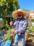 Straw sun hat with a large brim and a raw edge,